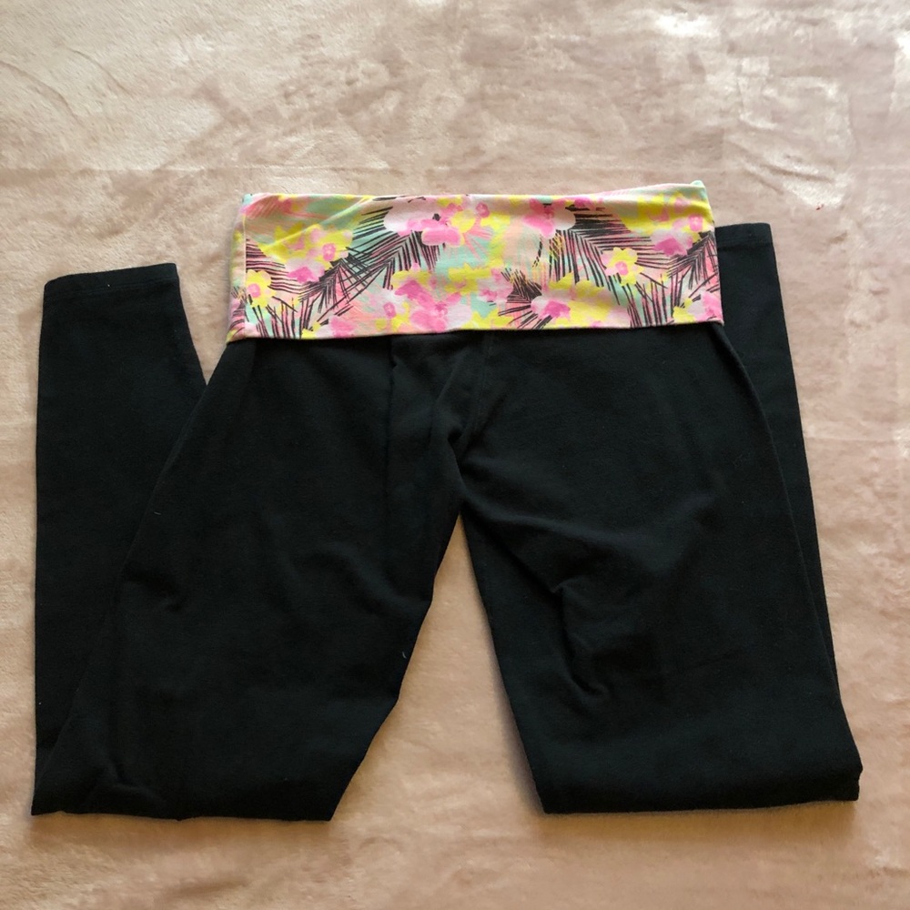 PINK floral rhinestone Capri yoga pants